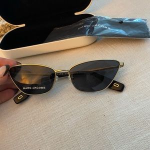 Marc Jacobs Stylish cat eye sunglasses
100% UV protection